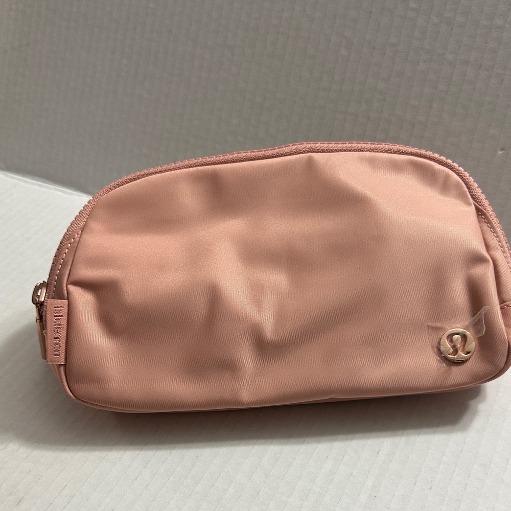 "Lululemon Everywhere Belt Bag 1L - Trench/Rose Gold (TROS) NWT"